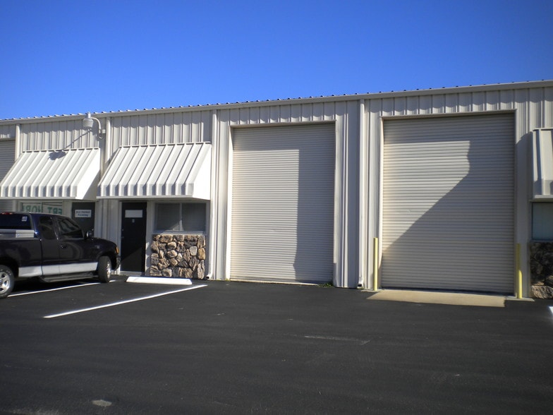 More Photos Of 1725 S Nova Rd, Daytona Beach Warehouse For Sale