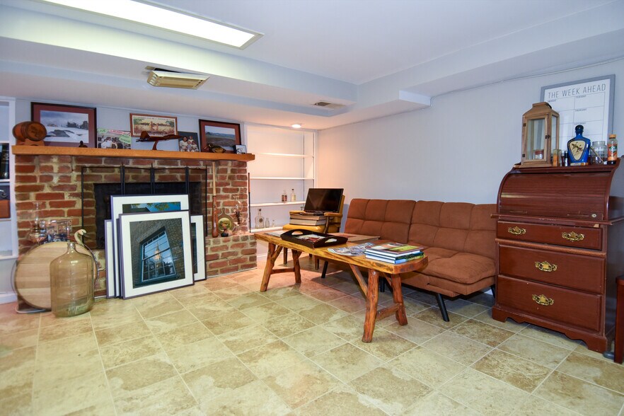 More Photos Of 109-111 S Fairfax St, Alexandria Office For Sale