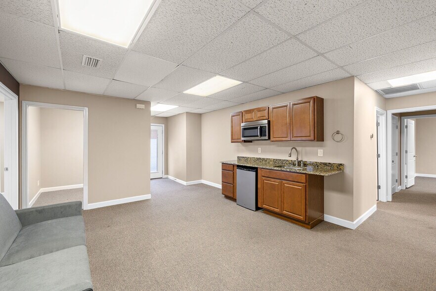 More Photos Of 13740 Research Blvd, Austin Office For Sale