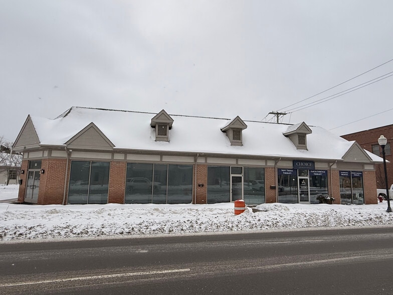 Primary Photo Of 53 S Washington St, Oxford Storefront For Sale