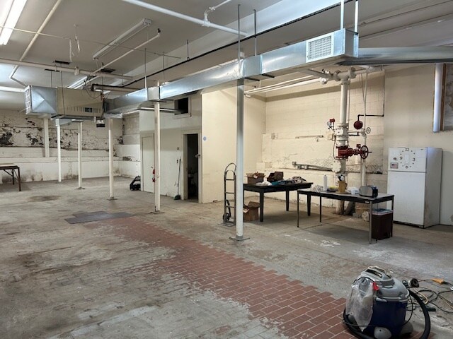 More Photos Of 16-18 Proctor St, Salem Warehouse For Lease