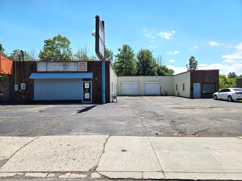 Primary Photo Of 2227-2229 W 21st St, Lorain Restaurant For Sale