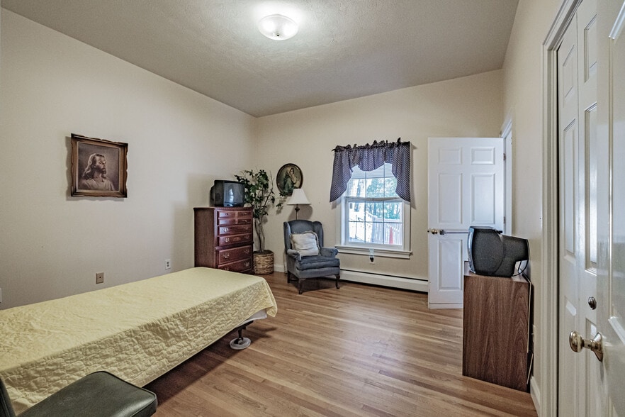 More Photos Of 257 South St, Biddeford Specialty For Sale