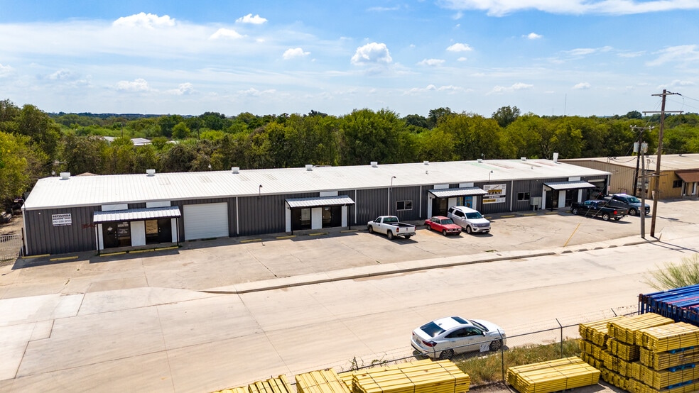 More Photos Of 3534-3542 Copeland Dr, San Antonio Light Manufacturing For Lease