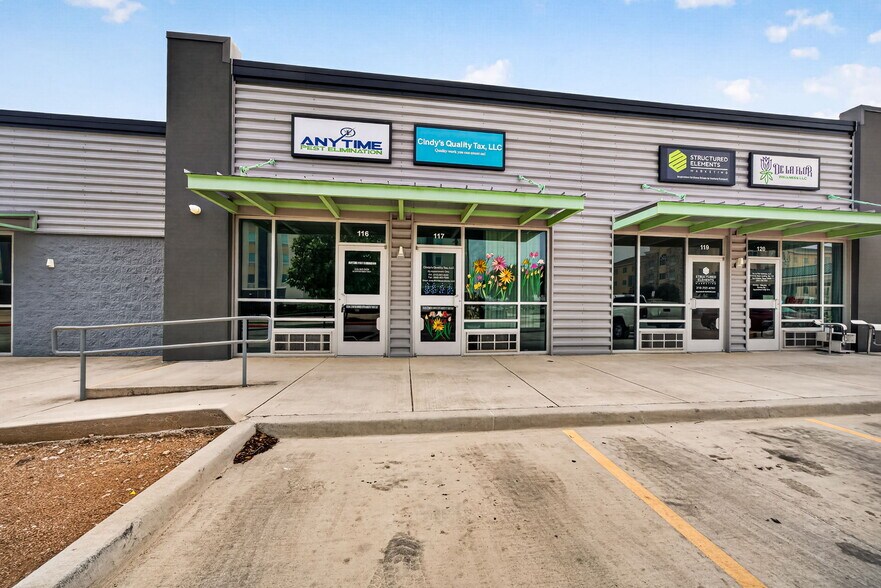 More Photos Of 8114 City Base Landing, San Antonio Unknown For Lease