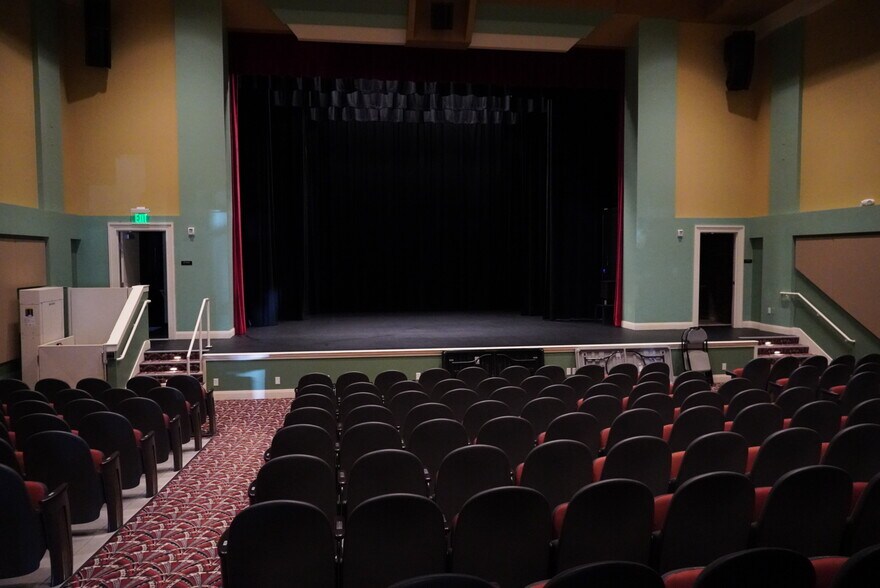 More Photos Of 1028 Main St, Evanston Theater Concert Hall For Sale
