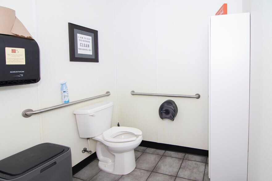 More Photos Of 407 W Main St, Marlow Restaurant For Sale