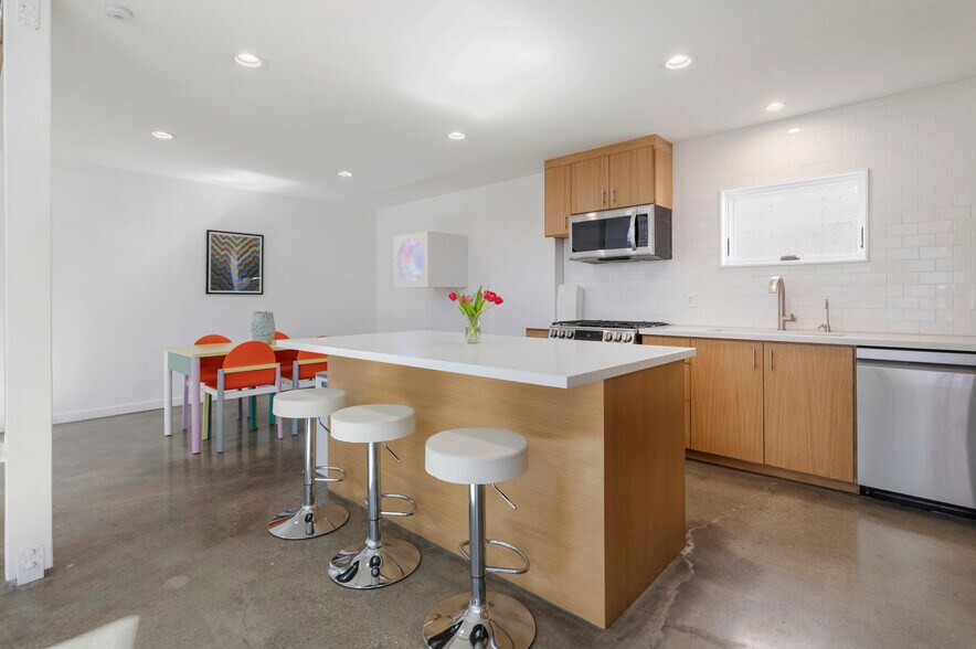 More Photos Of 3475 Union Pacific Ave, Los Angeles Manufacturing For Sale