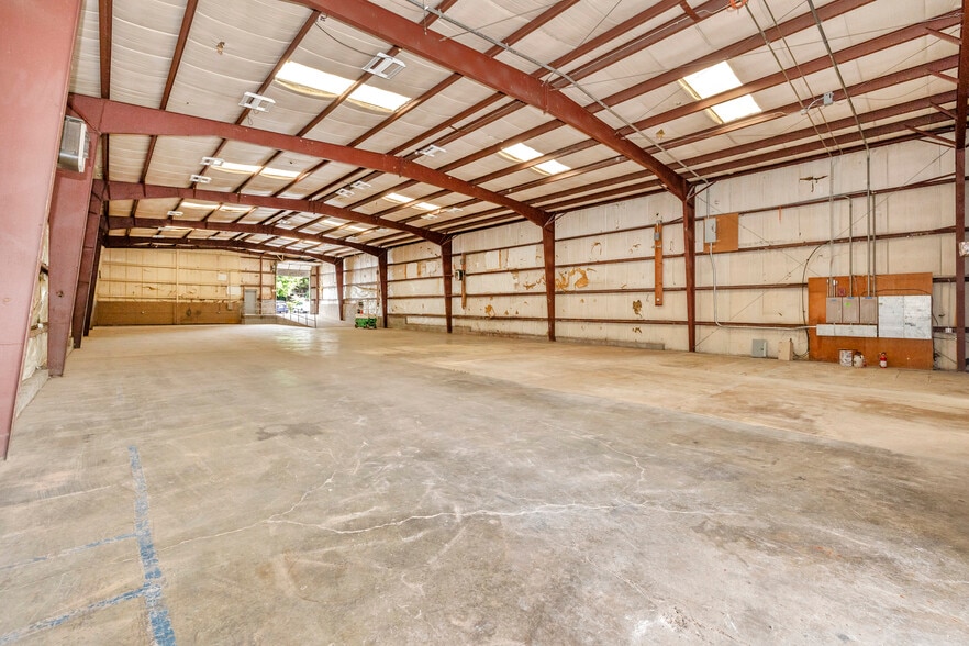 More Photos Of 329 E 2nd St, Frederick Warehouse For Lease