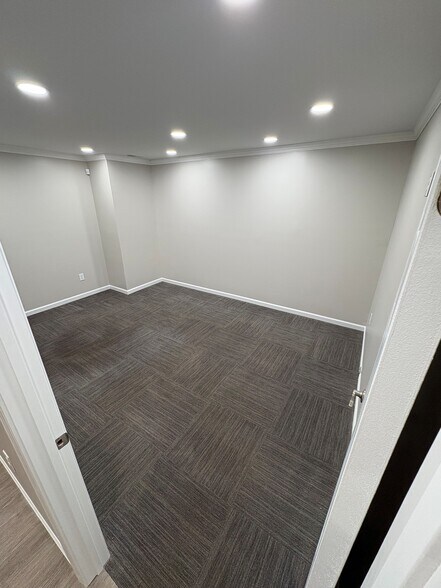 More Photos Of 131 Reep Dr, Morganton Warehouse For Lease