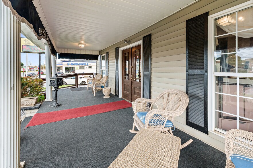 More Photos Of 2048 Winchester Ave, Ashland General Retail For Sale