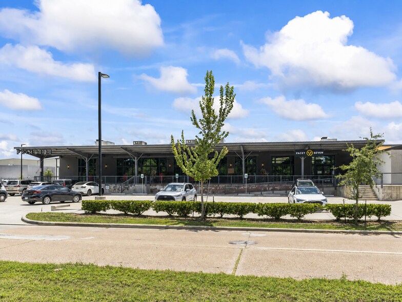 More Photos Of 2505 W 11th St, Houston General Retail For Sale