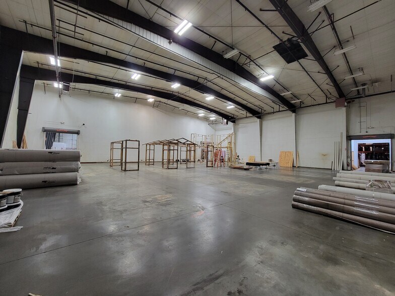 More Photos Of 808 W Cherokee St, Sioux Falls Industrial For Sale