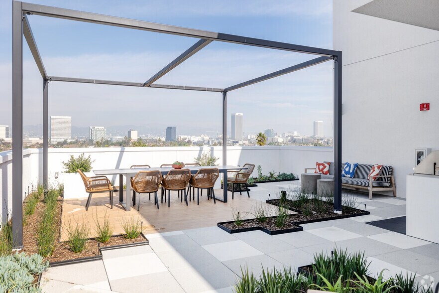 More Photos Of 5935 W Pico Blvd, Los Angeles Apartments For Lease