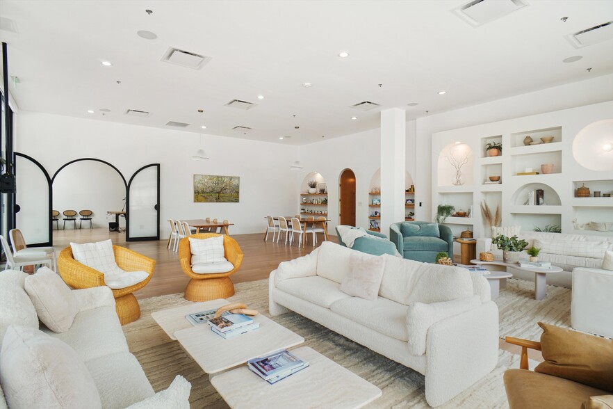 More Photos Of 409 N Oak St, Roanoke Storefront Retail Office For Lease