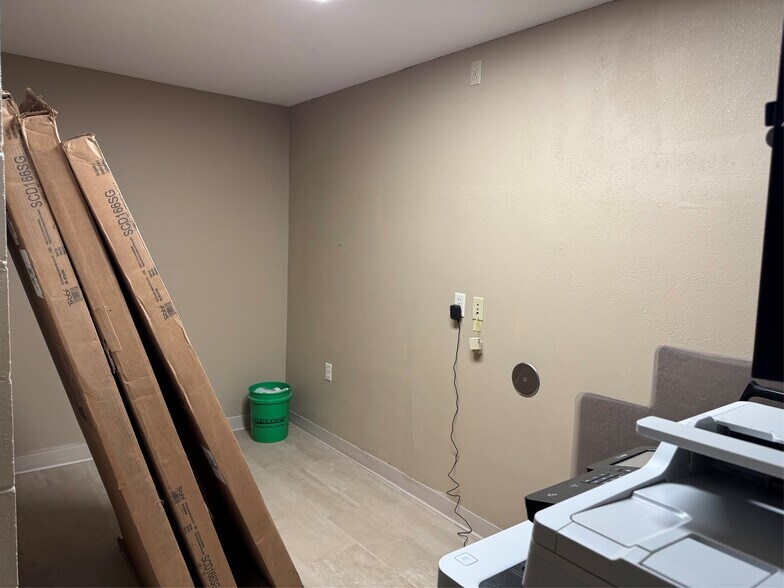 More Photos Of 312 W Knapp St, Rice Lake General Retail For Lease