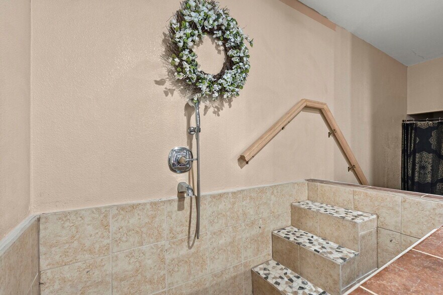 More Photos Of 11200 Thaxton Rd, Austin Religious Facility For Sale