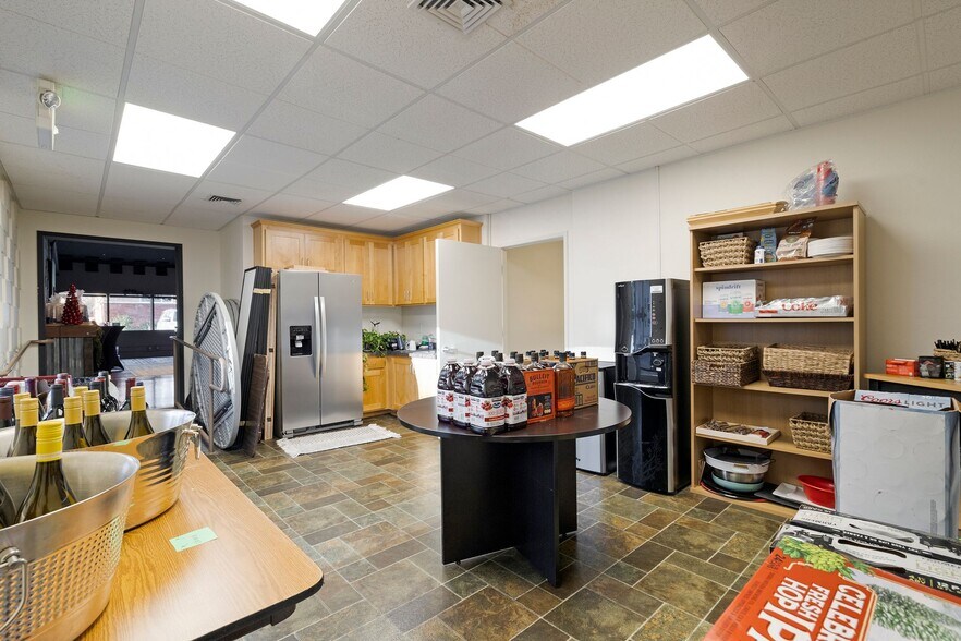 More Photos Of 300-308 Salem St, Chico Office For Sale