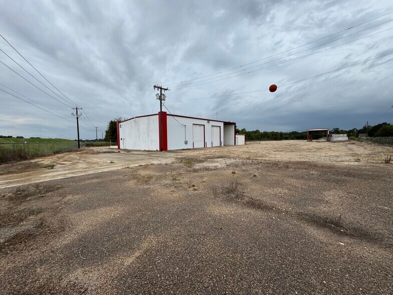More Photos Of 9182 S US Highway 79, Palestine Service For Lease