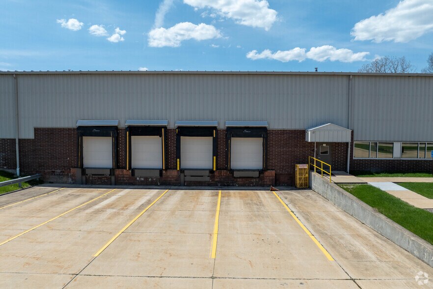More Photos Of 30700 Aurora Rd, Solon Warehouse For Lease