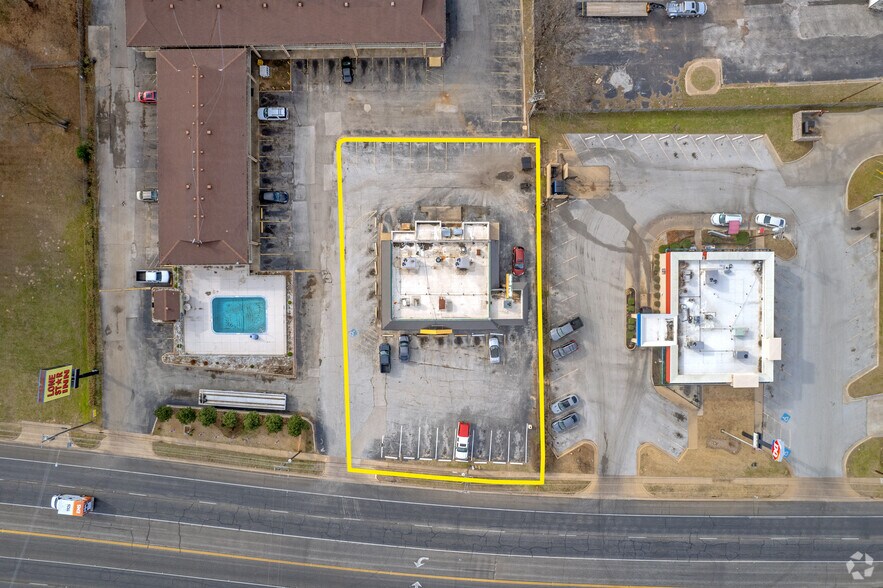 More Photos Of 3422 W Gentry Pkwy, Tyler Restaurant For Lease