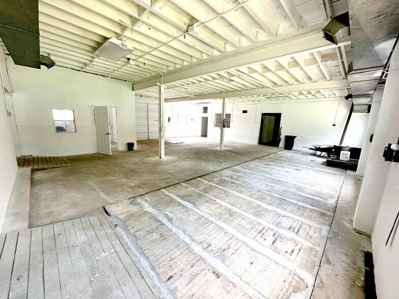 More Photos Of 1339 N Tuckahoe Rd, Williamstown Warehouse For Sale