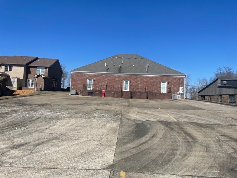 More Photos Of 1850 Memorial Dr, Clarksville Office For Sale