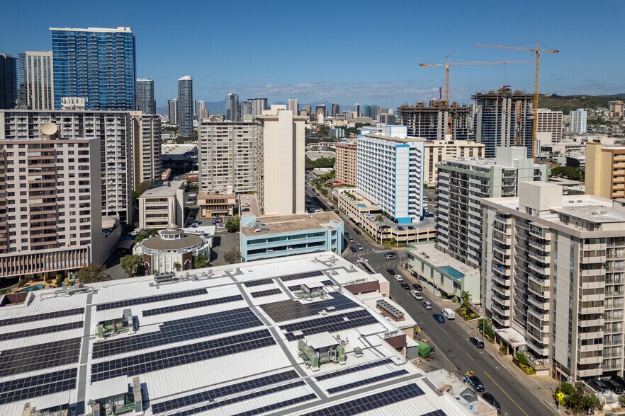 More Photos Of 826 Kaheka St, Honolulu Office For Lease