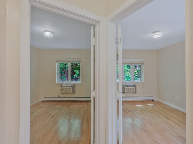 More Photos Of 8666 Midland Pky, Jamaica Multifamily For Sale