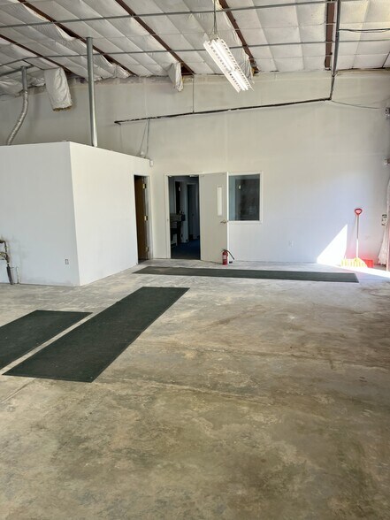 More Photos Of 7715 Venture St, Colorado Springs Warehouse For Lease
