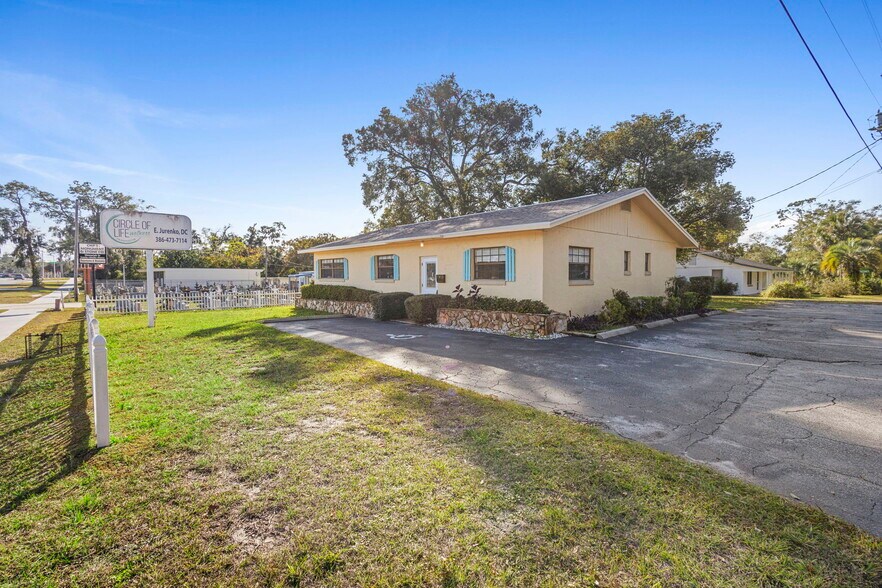 More Photos Of 1995 N Volusia Ave, Orange City Freestanding For Sale