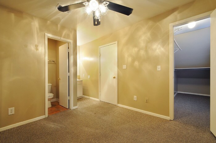 More Photos Of 2841 San Gabriel St, Austin Specialty For Sale