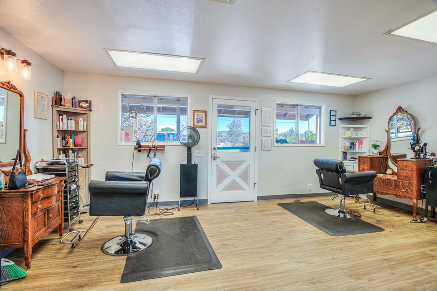 More Photos Of 64661 Bruce Ave, Bend General Retail For Sale