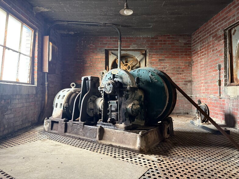 More Photos Of 658 Bailey Ave, Buffalo Manufacturing For Sale