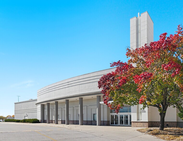 More Photos Of 3420 Oak View Dr, Omaha Department Store For Sale
