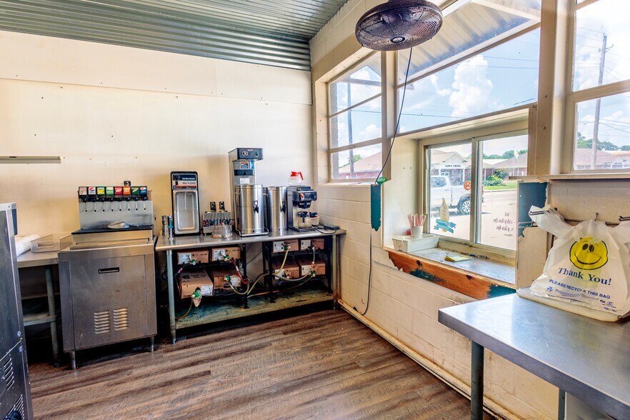 More Photos Of 15908 Main St, Town Creek General Retail For Sale