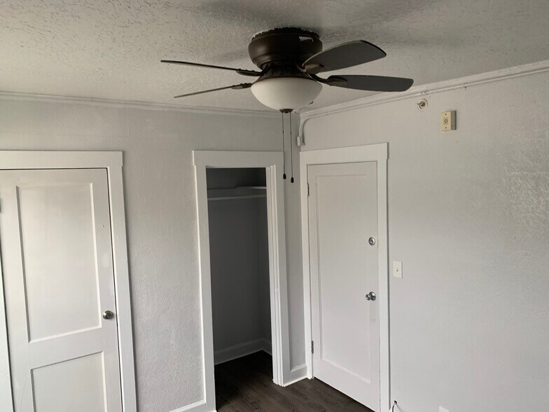 More Photos Of 134 Davidson Ave, Woodland Storefront Retail Residential For Sale