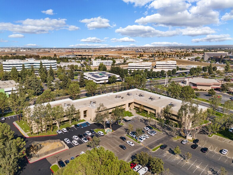 More Photos Of 5001 California Ave, Bakersfield Office For Lease