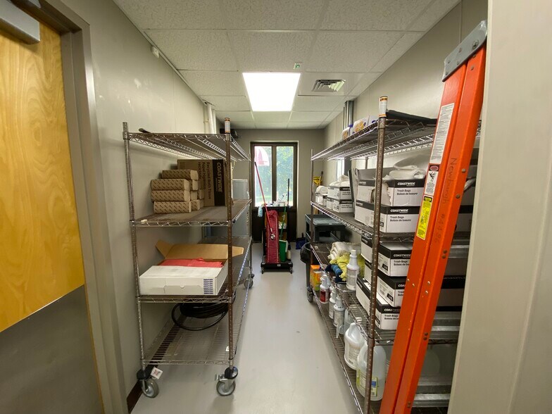 More Photos Of 4311 Old Indiana 261, Newburgh Medical For Sale