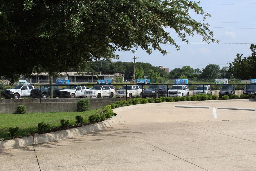 More Photos Of 13170 Pond Springs Rd, Austin Auto Repair For Sale