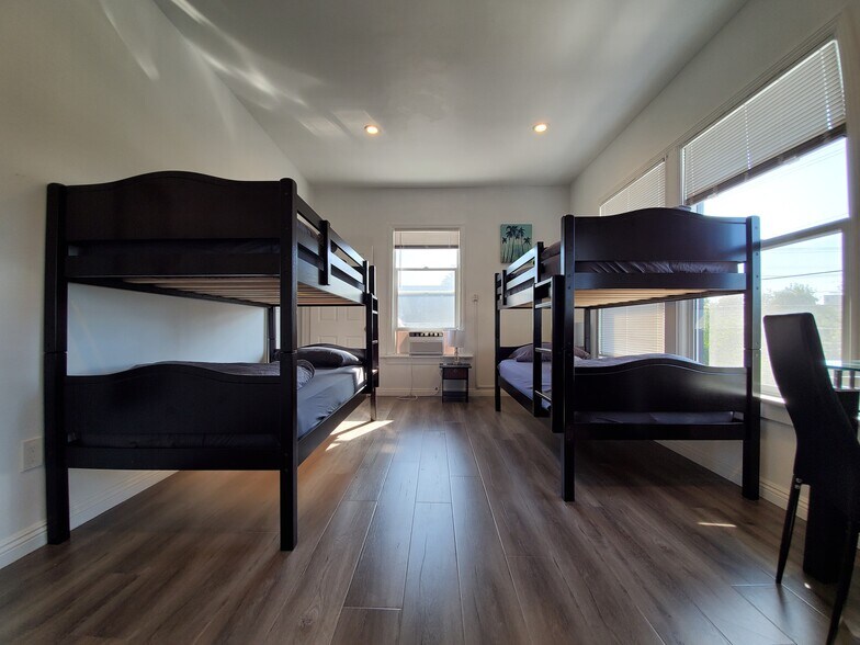 More Photos Of 1978 Bonsallo Ave, Los Angeles Apartments For Sale