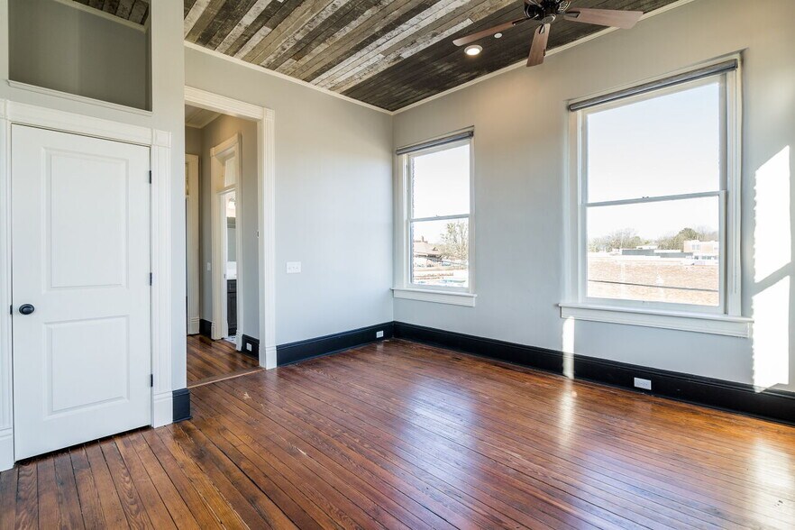 More Photos Of 201 Chatham St, Sanford Office Residential For Sale