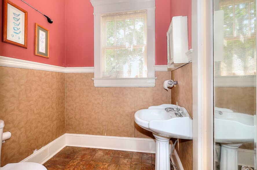 More Photos Of 338 N Broad St, Monroe Office Residential For Sale