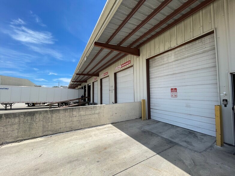 More Photos Of 2150 Whitfield Ave, Sarasota Warehouse For Lease