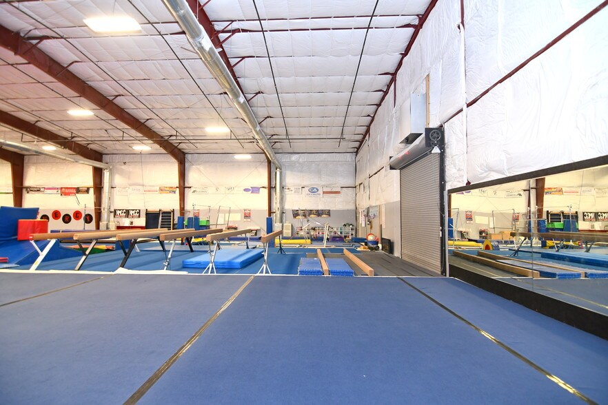 More Photos Of 2121 Battlefield Pky, Murfreesboro Showroom For Sale