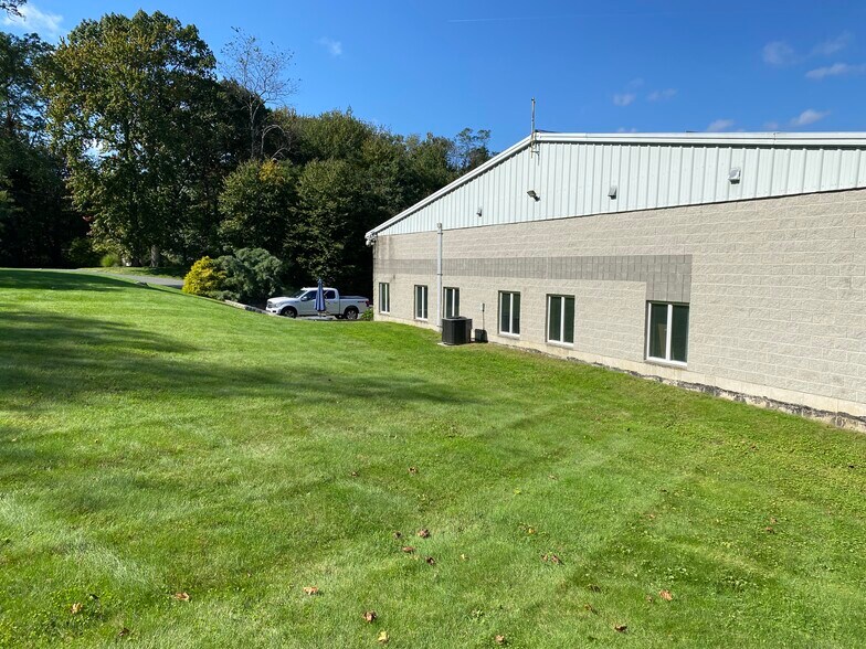 More Photos Of 60 Scott Rd, Prospect Warehouse For Lease