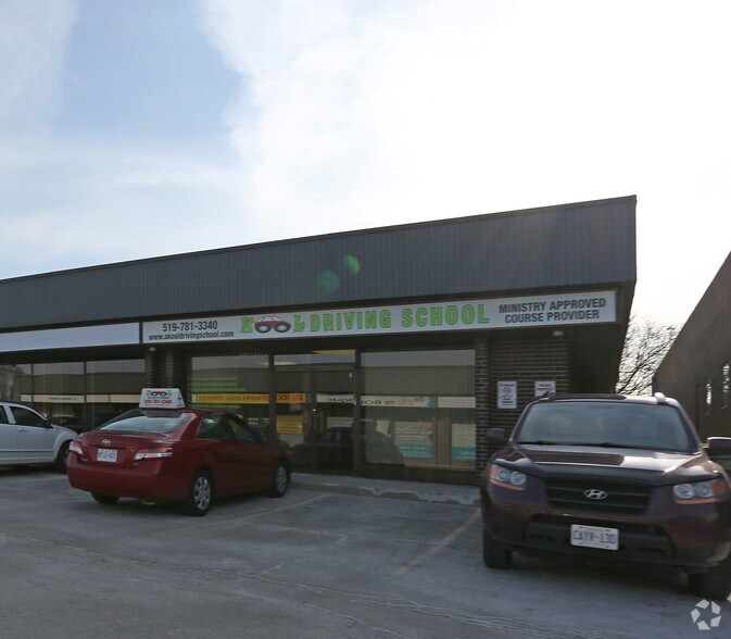 More Photos Of 825 Weber St E, Kitchener General Retail For Lease