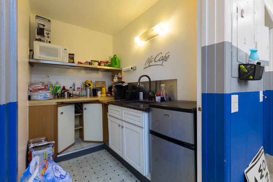 More Photos Of 7007 W Colfax Ave, Denver Freestanding For Sale