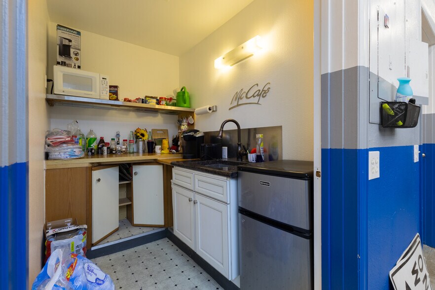 More Photos Of 7007 W Colfax Ave, Denver Freestanding For Sale