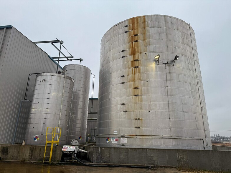 More Photos Of 5640 44th Ave S, Clinton Office For Sale